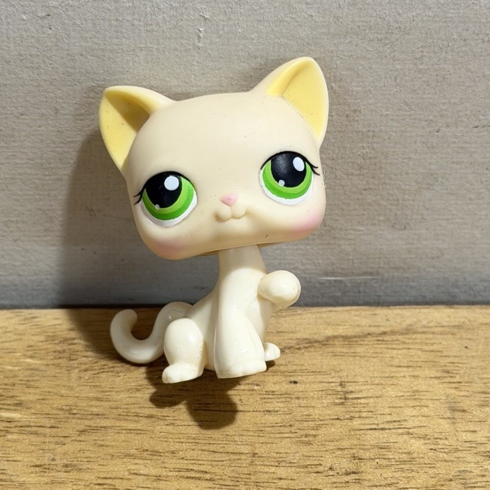 Hasbro Littlest Pet Shop Shorthair Cat 98 Authentic Vintage 2004 LPS Green Eyes